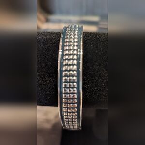 Lia Sophia Pixel Retired Bracelet Med.